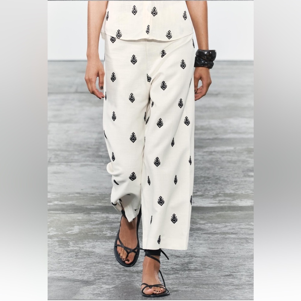 Zara White and Black Patterned Cropped Pants